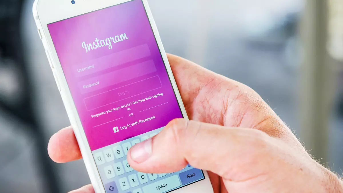 How To Turn ON Story Notifications on Instagram